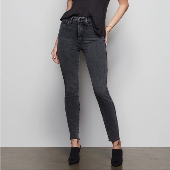 Good American Good Curve Skinny Jeans Raw
Edge Cropped Washed Black Distressed - Picture 1 of 10
